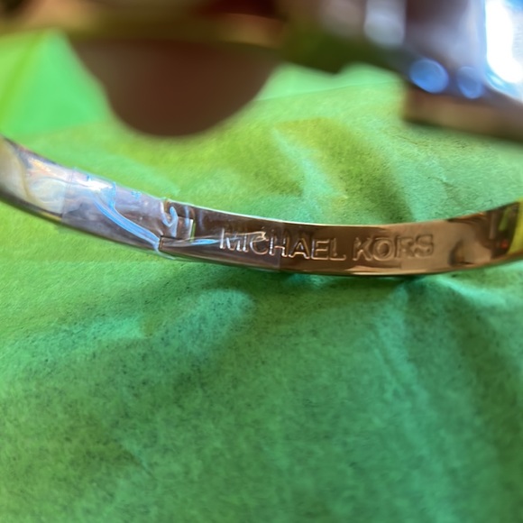 MICHAEL KORS ROSE GOLD ASTOR BANGLE - Picture 4 of 5